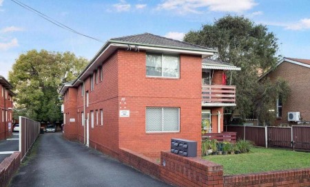 WELL PRESENTED APARTMENT IN A SMALL BLOCK OF 8