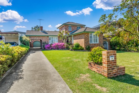 CLASSIC 5 BEDROOM FAMILY HOME ON A 676SQM BLOCK