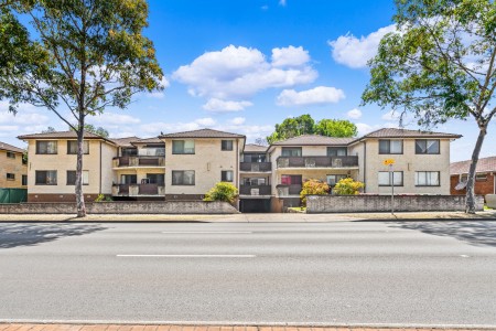 HUGE 117SQM - 2 BEDROOM UNIT WITH LOCK-UP GARAGE!