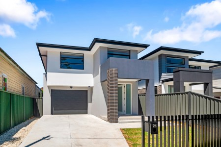 BRAND NEW LUXURY 6 BEDROOM FREE STANDING HOME