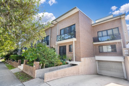 SPACIOUS MODERN TOWNHOUSE IN A GREAT LOCATION