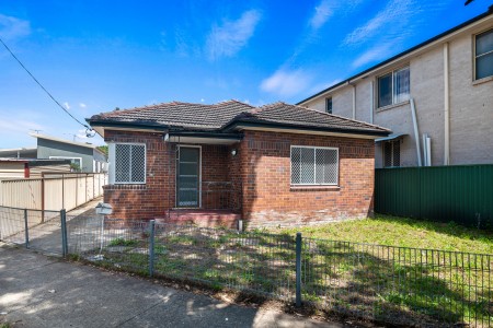 FULL BRICK 3 BEDROOM HOME ON 379SQM BLOCK