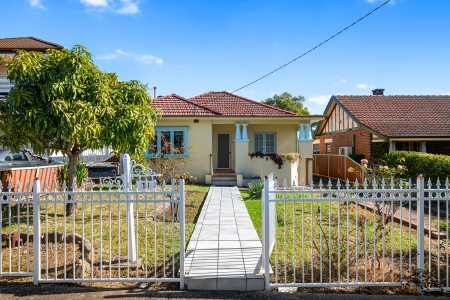 CLASSIC HOME WITH LOADS OF CHARACTER AND CHARM - 632SQM BLOCK