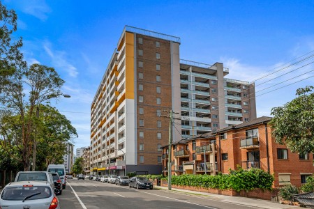 RENTED FOR $580 PER WEEK - 1 BEDROOM PLUS STUDY APARTMENT!