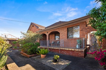 CLASSIC BRICK HOME ON A 626SQM CORNER BLOCK