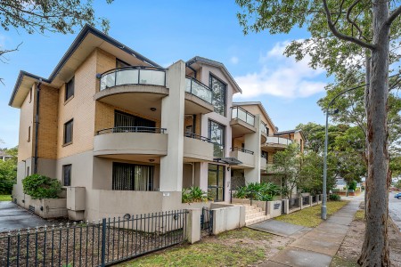 SPACIOUS APARTMENT WITH PARK VIEWS