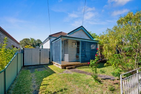 NEAT HOME ON A 404SQM BLOCK