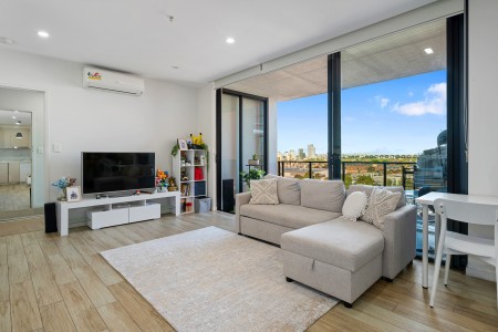 SIZE, SPACE AND CITY VIEWS FROM LEVEL 8  - OPEN TO VIEW SATURDAY 12-12.30PM