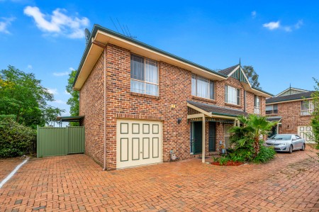 RENOVATED TOWNHOUSE IN A SMALL COMPLEX!