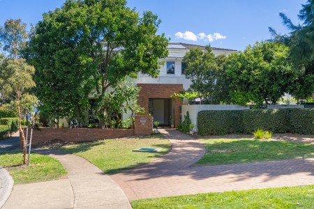 FREESTANDING FAMILY HOME, NORTH FACING WITH STYLISH FINISHES - OPEN TO VIEW SATURDAY 2-2.30PM