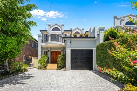 SUPER SIZED FULL BRICK DUPLEX - 330SQM LAND SIZE