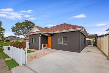 BRICK HOME WITH GRANNY FLAT!