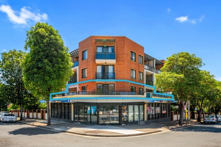 SUPER SIZED 247SQM UNIT WITH 2 GARAGES