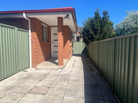 BEAUTIFUL 2 BEDROOM GRANNY FLAT