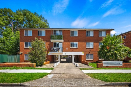 LIGHT AND BRIGHT APARTMENT - 7.3% RETURN