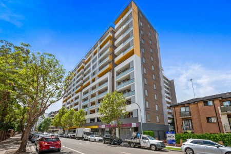 HUGE APARTMENT IN A POPULAR AND CENTRAL LOCATION