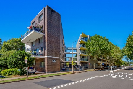 2BR PLUS STUDY AND CITY VIEWS!!!