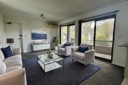 BEAUTIFUL AND UPDATED 2 BED 1 BATHROOM UNIT