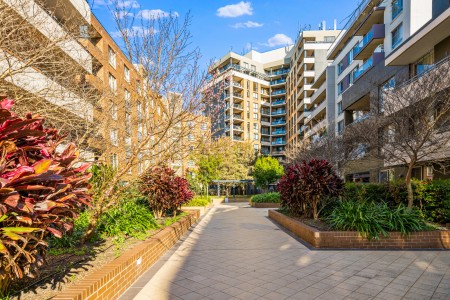 BEAUTIFUL 2 BEDROOM 2 BATHROOM APARTMENT WITH SECURITY CAR SPACE IN AUBURN CENTRAL