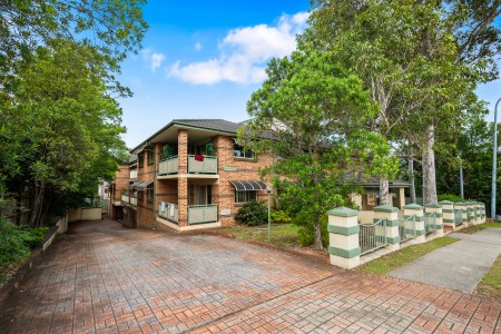 SPACIOUS 2-BEDROOM UNIT IN PRIME GRANVILLE LOCATION