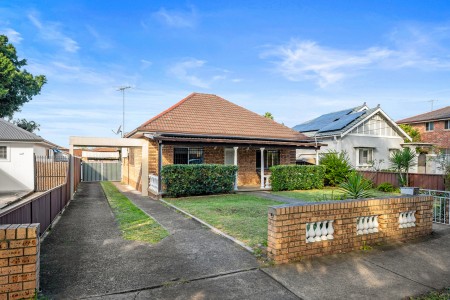 HUGE 784SQM BLOCK - SUPER SINGLE LEVEL FAMILY HOME - OPEN TO VIEW THURSDAY 5.15-5.45PM AND SATURDAY 2-2.30PM