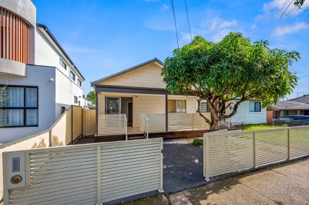 WELL APPOINTED FAMILY HOME WITH REAR LANE ACCESS - OPEN TO VIEW WED 5.30-6PM & SAT 3-3.30PM