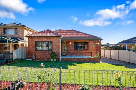 FULLY RENOVATED HOME WITH MODERN GRANNY FLAT - 512SQM BLOCK AND 14.6M FRONTAGE