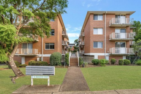 NEAT 2 BEDROOM UNIT - 800M TO MERRYLANDS STATION