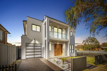 QUALITY BRAND NEW HOME SEAMLESSLY BLENDING STYLE AND COMFORT!