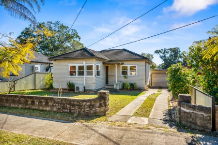 SOLD PRIOR TO AUCTION - CLASSIC HOME ON A HUGE 973SQM BLOCK