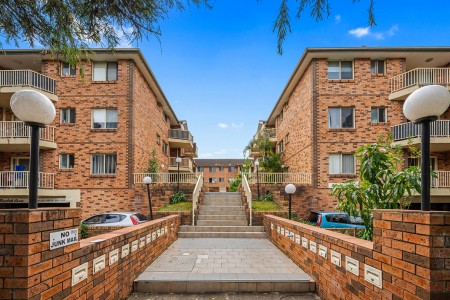 FIRST FLOOR 2 BEDROOM UNIT WITH NORTHERN ASPECT