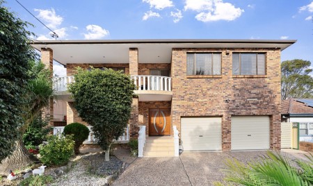 FULL BRICK FAMILY MASTERPIECE WITH APPROVED GRANNY-FLAT!