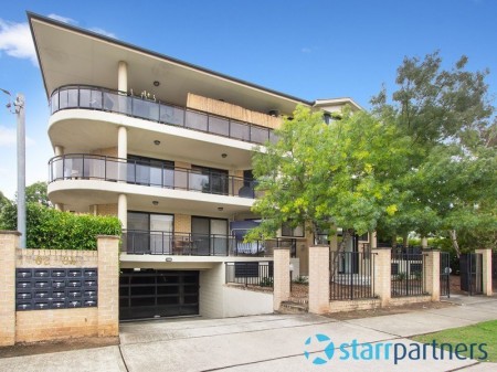 STYLISH AND SPACIOUS TOP FLOOR APARTMENT - 102SQM PLUS CARSPACE