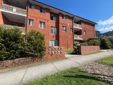 FRESHLY RENOVATED 2 BED 1 BATHROOM UNIT