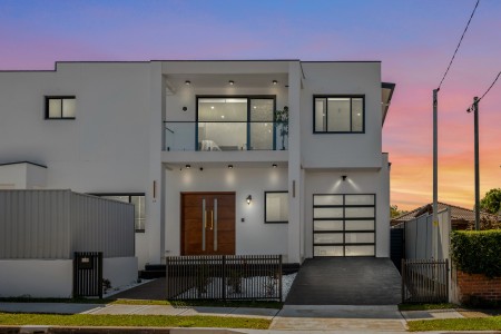 A STUNNING NEW RESIDENCE - WHERE CONTEMPORARY STYLE MEETS LASTING COMFORT
