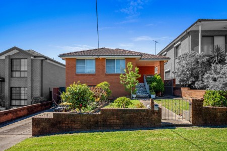 FULL BRICK AND IN PRIME POSITION - 613SQM BLOCK