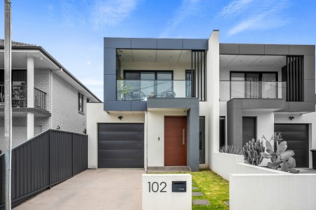 HIGH QUALITY FAMILY SIZED 5 BEDROOM DUPLEX