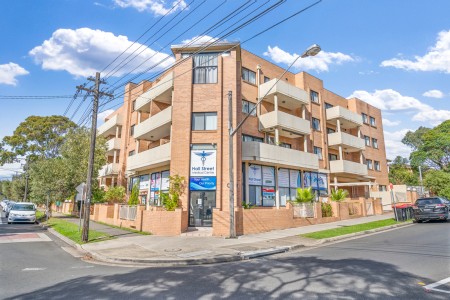 RENTED FOR $700 PER WEEK - SPACIOUS UNIT IN A PRIME POSITION