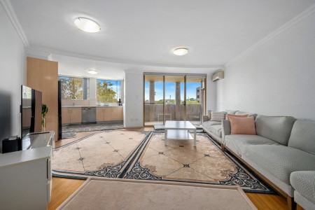 SPACIOUS UNIT IN A MODERN COMPLEX &ndash; PRIME CENTRAL LOCATION