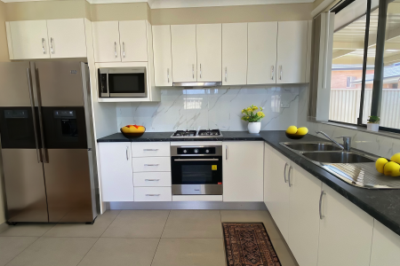 2 BEDROOM GRANNY FLAT WITH PRIVATE ACCESS