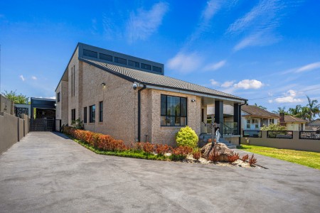 ARCHITECTURAL LUXURY ON A GRAND 733SQM BLOCK WITH 18.29M FRONTAGE - OPEN TO VIEW SATURDAY 1-1.30PM