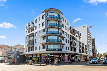 SUPER SIZE 2 BED 2 BATH UNIT 100M TO AUBURN STATION