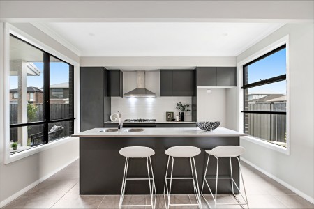 BRAND NEW SPACIOUS FAMILY HOME