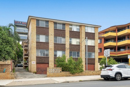 GOOD SIZED 2 BEDROOM UNIT 350M TO AUBURN STATION