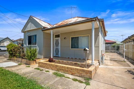 HOUSE AND FULL BRICK GRANNY FLAT ON A CORNER BLOCK - OPEN TO VIEW SATURDAY 12-12.30PM