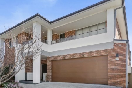 BRICK HOME WITH DOUBLE LOCK-UP GARAGE!