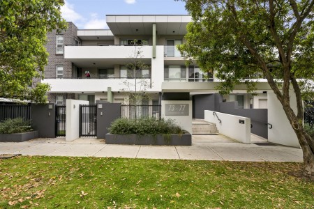 BEAUTIFUL 2 BED 2 BATH UNIT WITH PRIVATE FRONT YARD