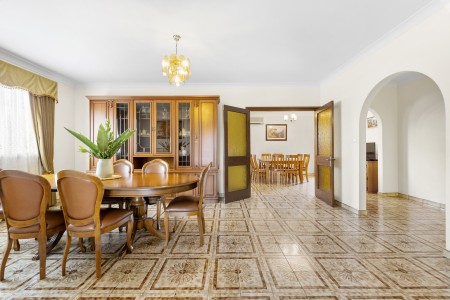 SOLID FULL BRICK HOME!! IDEAL FOR THE EXTRA LARGE FAMILY OR WORK FROM HOME SET UP!! OPEN HOME WEDNESDAY 5.45PM - 6.15PM