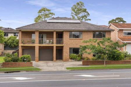 CLASSIC HOME WITH SIZE AND SPACE
