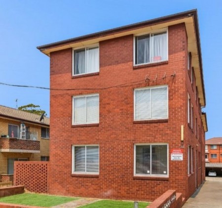 FANTASTIC TOP FLOOR UNIT 500M TO AUBURN STATION